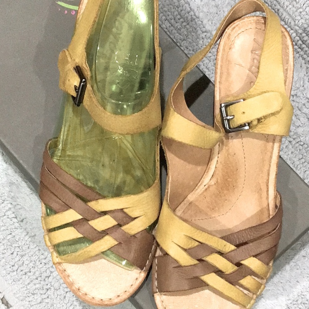 Naya new in box leather comfort sandals in size 8.